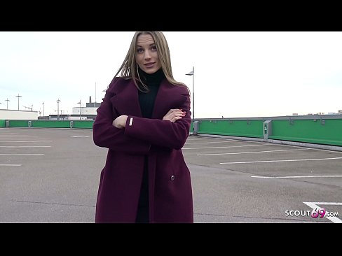 ❤️ ドイツ人スカウトマンは、夢のようにスティール、駐車場のテルテル、お金のためのセクシーに触れることです。 ❤❌ ロシアポルノ ❌️