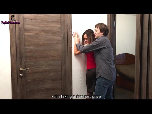 ❤️ セクシーな不動産屋がマンションを売りながら官能的にオマンコをコキコキしてファック - クレンパーイ ❤❌ ロシアポルノ ❌️